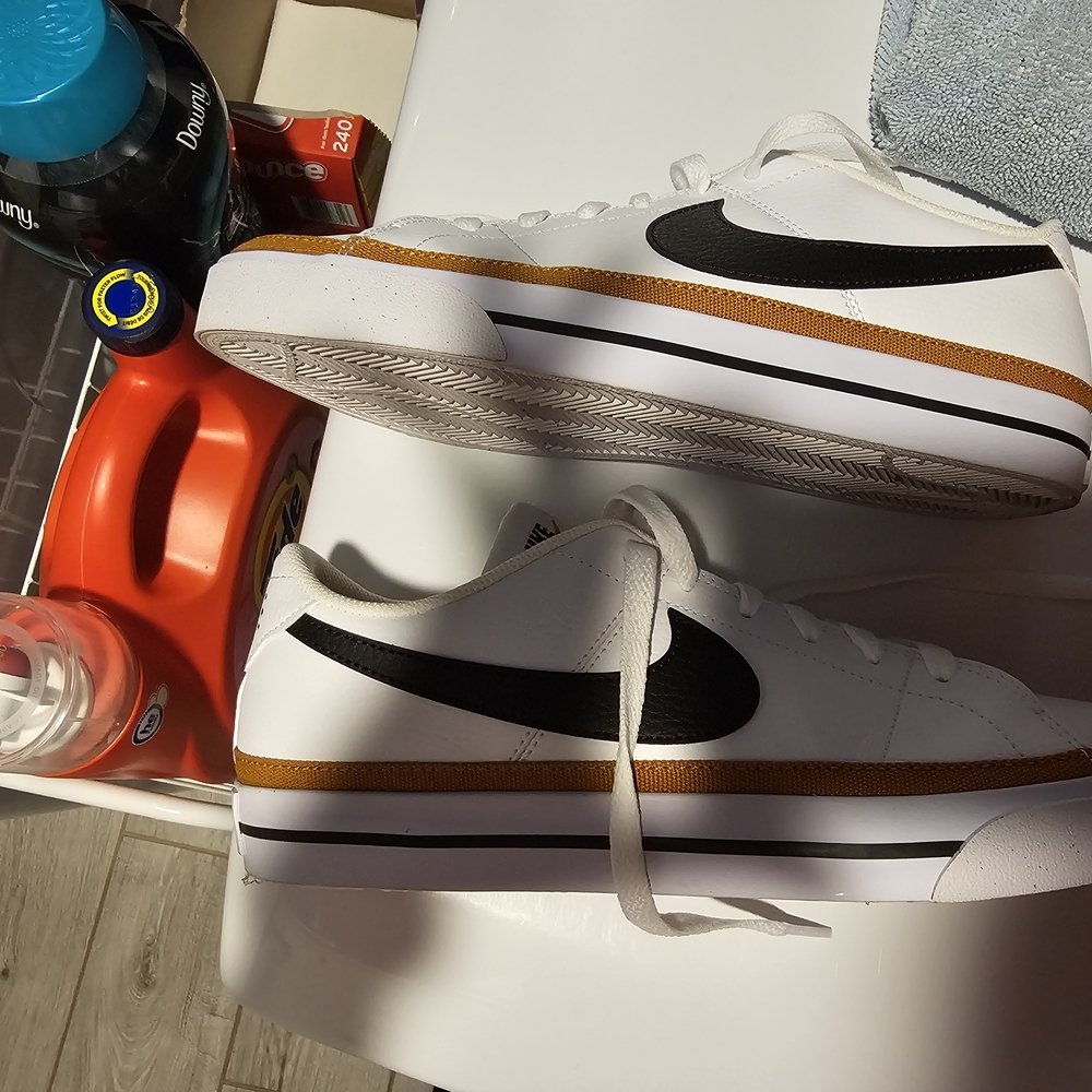 Nike White and Black Sneakers Women's Size 10.5